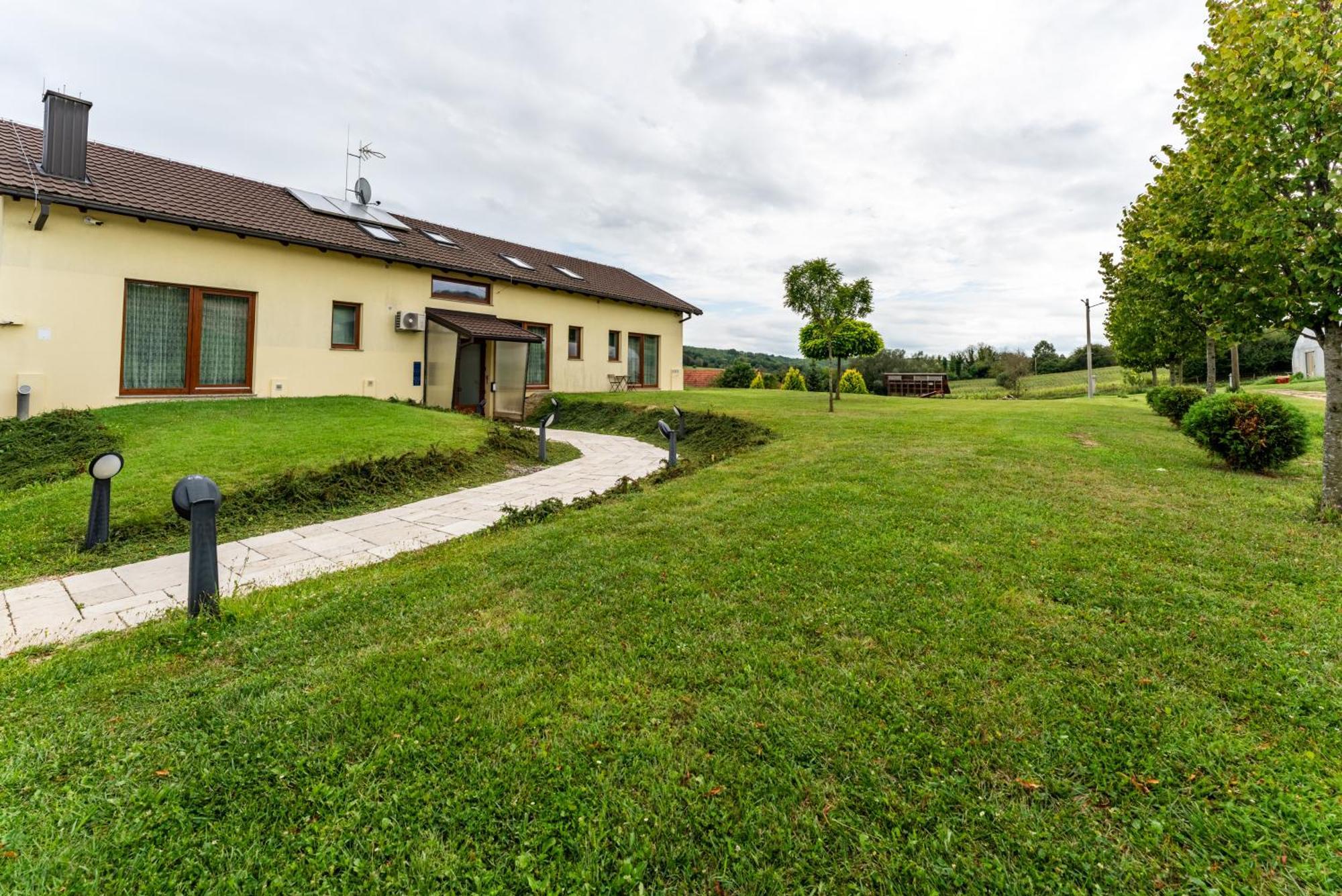 Bed&Breakfast Vinarija Coner Bjelovar Esterno foto